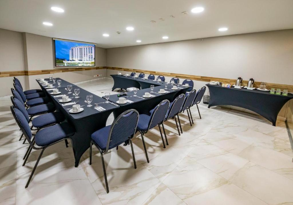קאלי Club De Bienestar Ilar Bulevar Del Rio מראה חיצוני תמונה